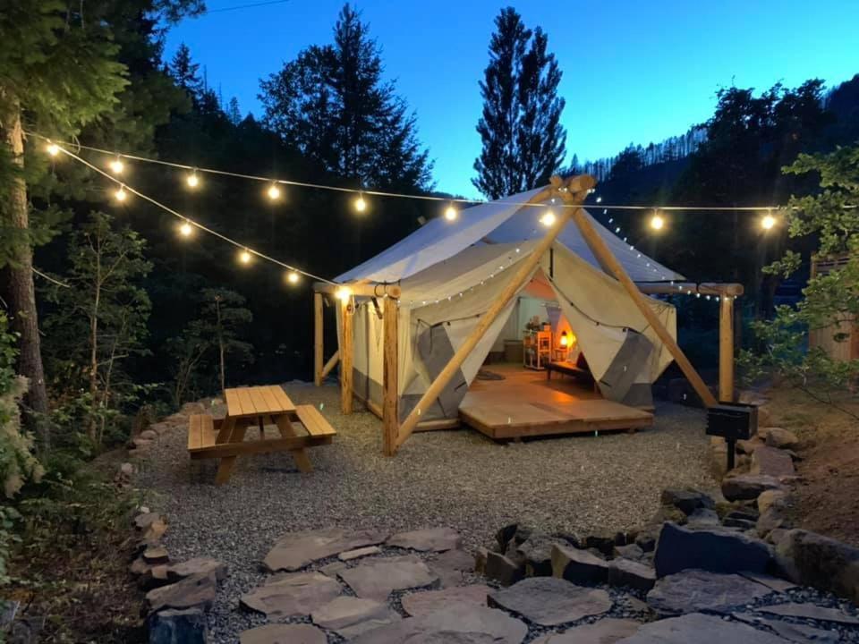 Umpqua'S Last Resort - Wilderness Cabins, Rv Park & Glamping Idleyld Park Экстерьер фото