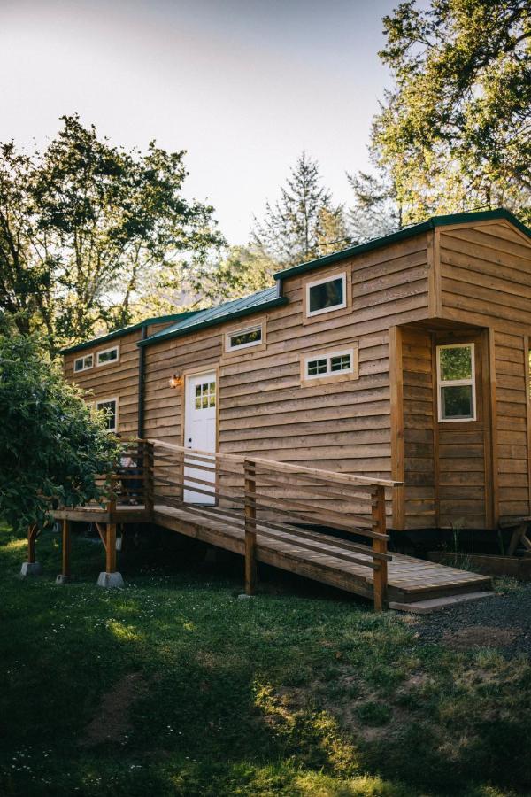 Umpqua'S Last Resort - Wilderness Cabins, Rv Park & Glamping Idleyld Park Экстерьер фото