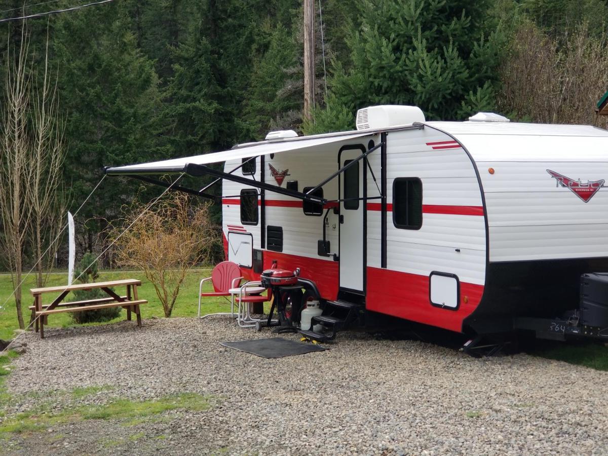 Umpqua'S Last Resort - Wilderness Cabins, Rv Park & Glamping Idleyld Park Экстерьер фото