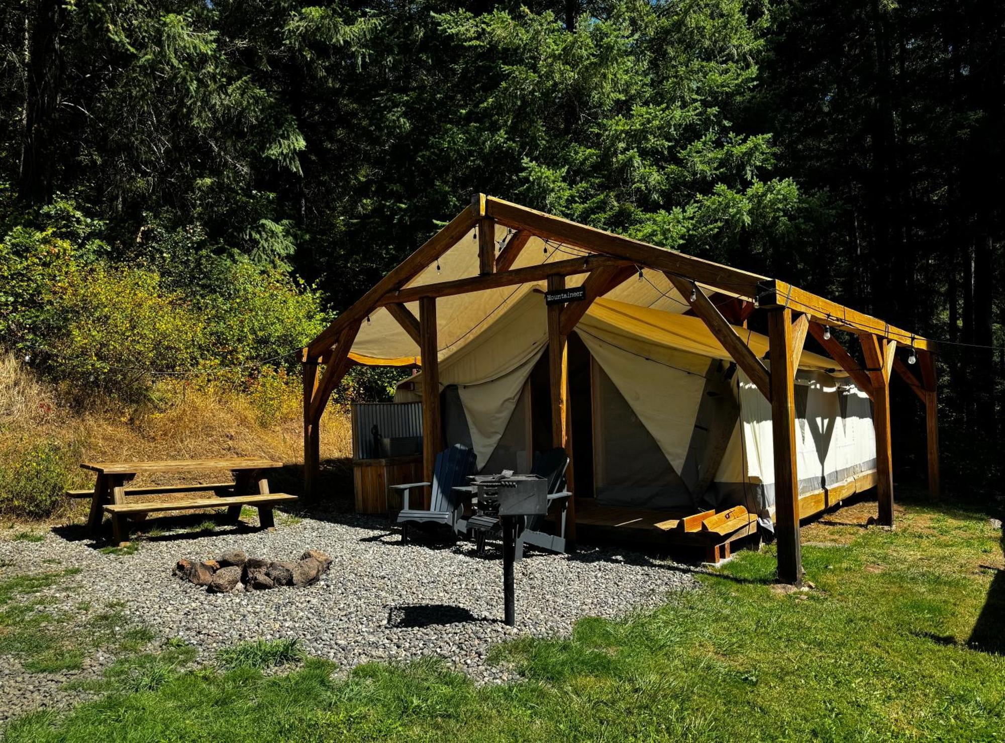 Umpqua'S Last Resort - Wilderness Cabins, Rv Park & Glamping Idleyld Park Экстерьер фото