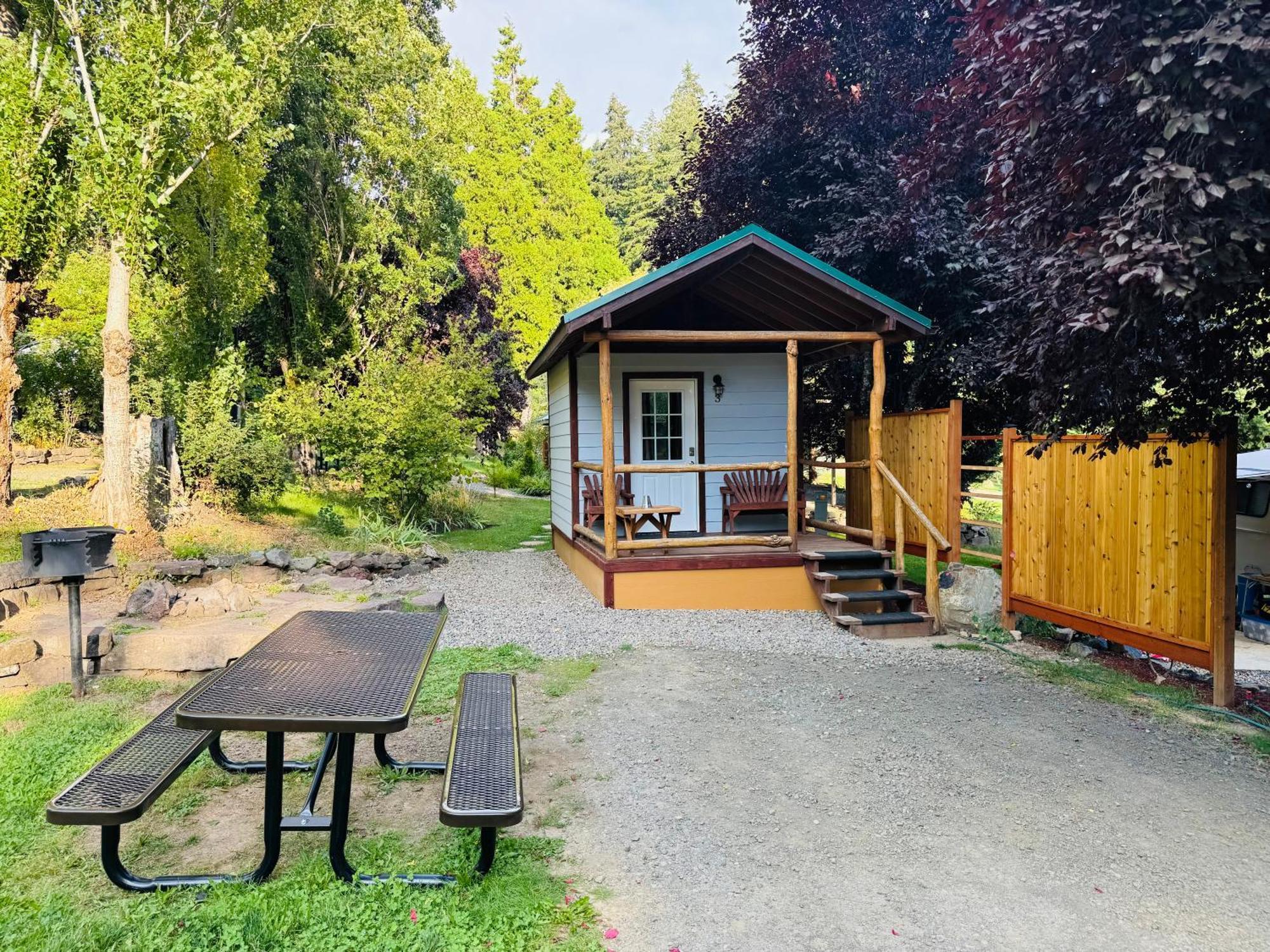 Umpqua'S Last Resort - Wilderness Cabins, Rv Park & Glamping Idleyld Park Экстерьер фото