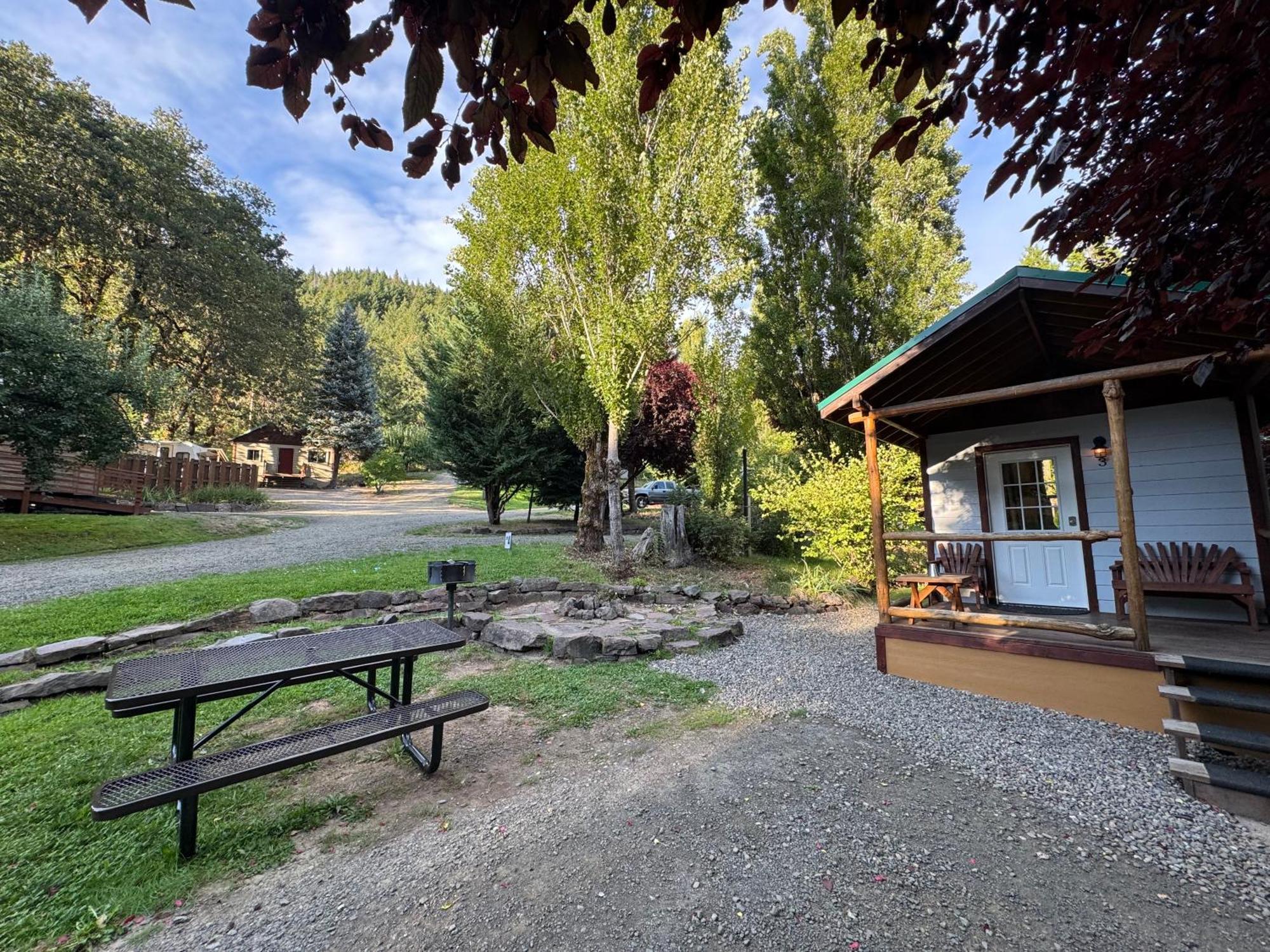 Umpqua'S Last Resort - Wilderness Cabins, Rv Park & Glamping Idleyld Park Экстерьер фото