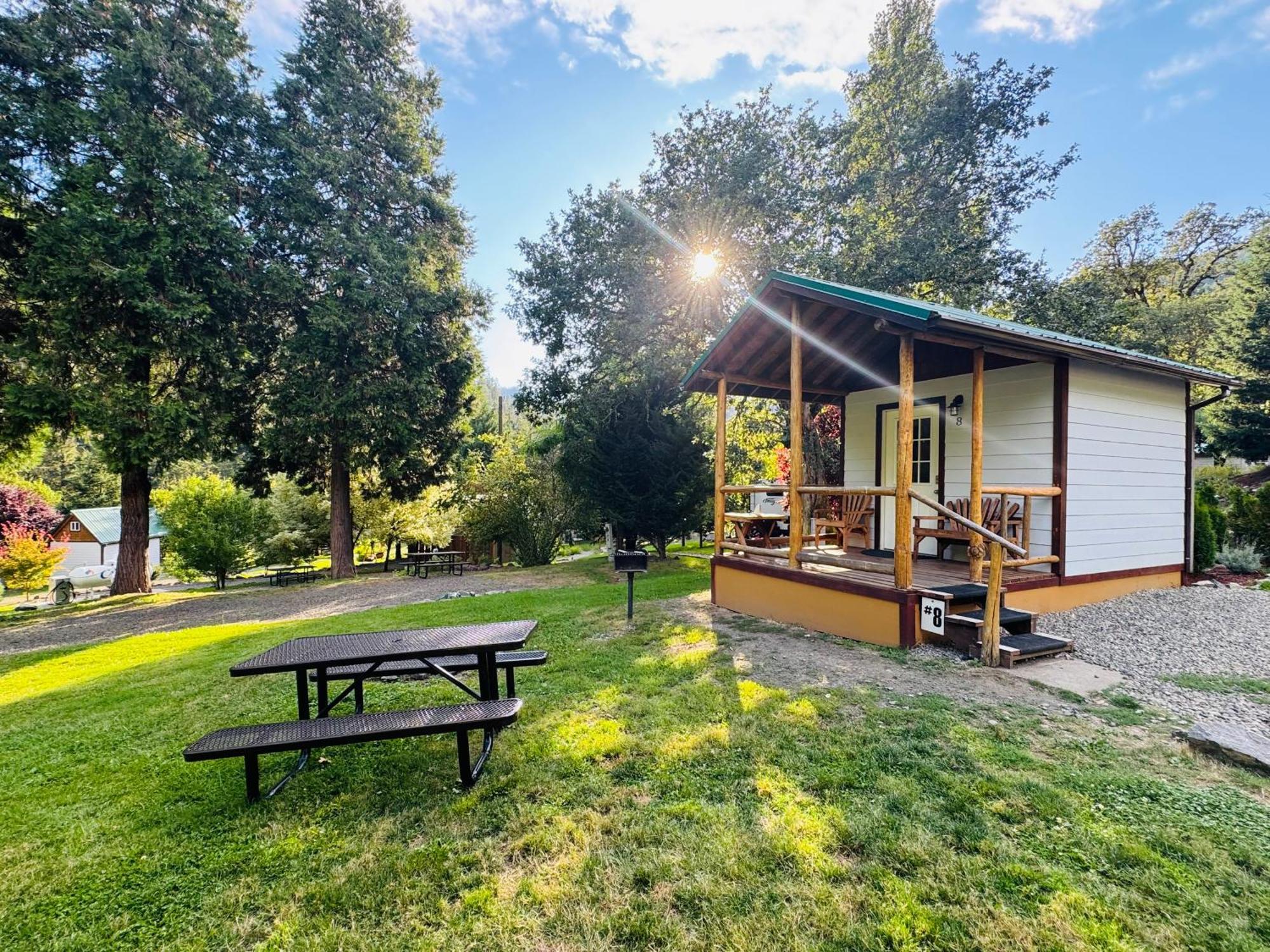 Umpqua'S Last Resort - Wilderness Cabins, Rv Park & Glamping Idleyld Park Экстерьер фото