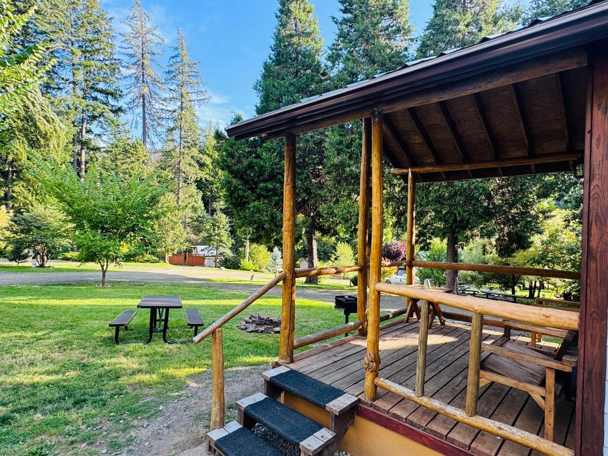 Umpqua'S Last Resort - Wilderness Cabins, Rv Park & Glamping Idleyld Park Экстерьер фото