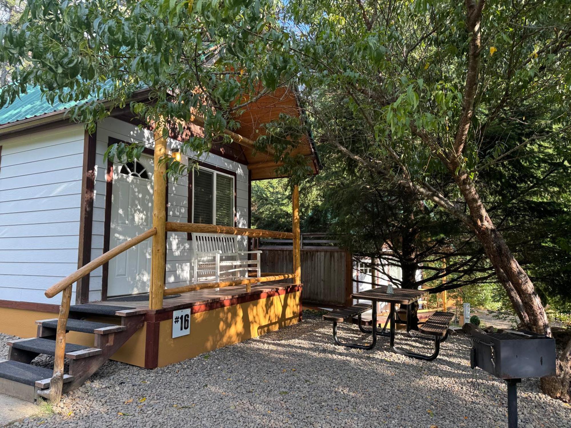 Umpqua'S Last Resort - Wilderness Cabins, Rv Park & Glamping Idleyld Park Экстерьер фото