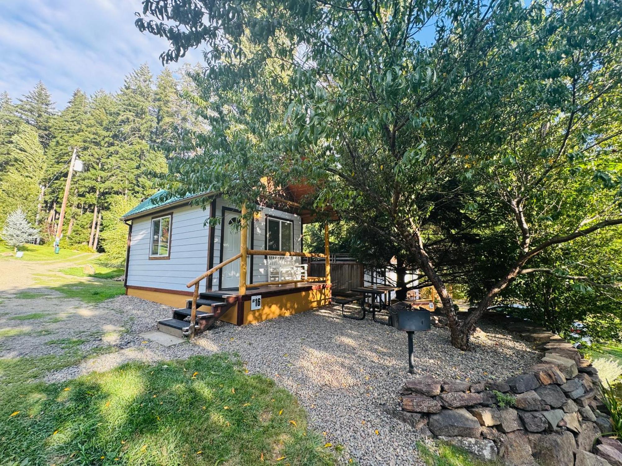 Umpqua'S Last Resort - Wilderness Cabins, Rv Park & Glamping Idleyld Park Экстерьер фото