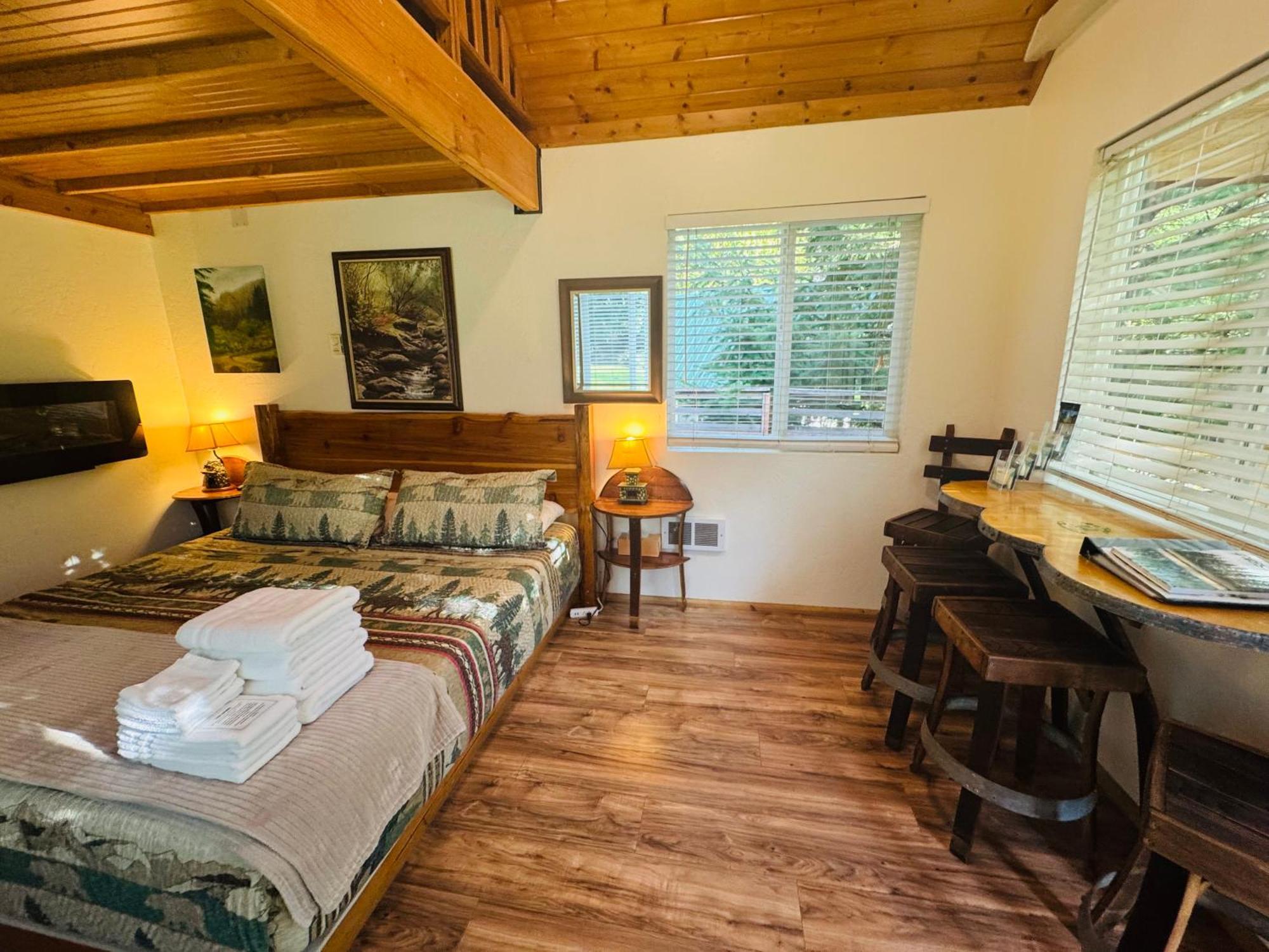 Umpqua'S Last Resort - Wilderness Cabins, Rv Park & Glamping Idleyld Park Экстерьер фото
