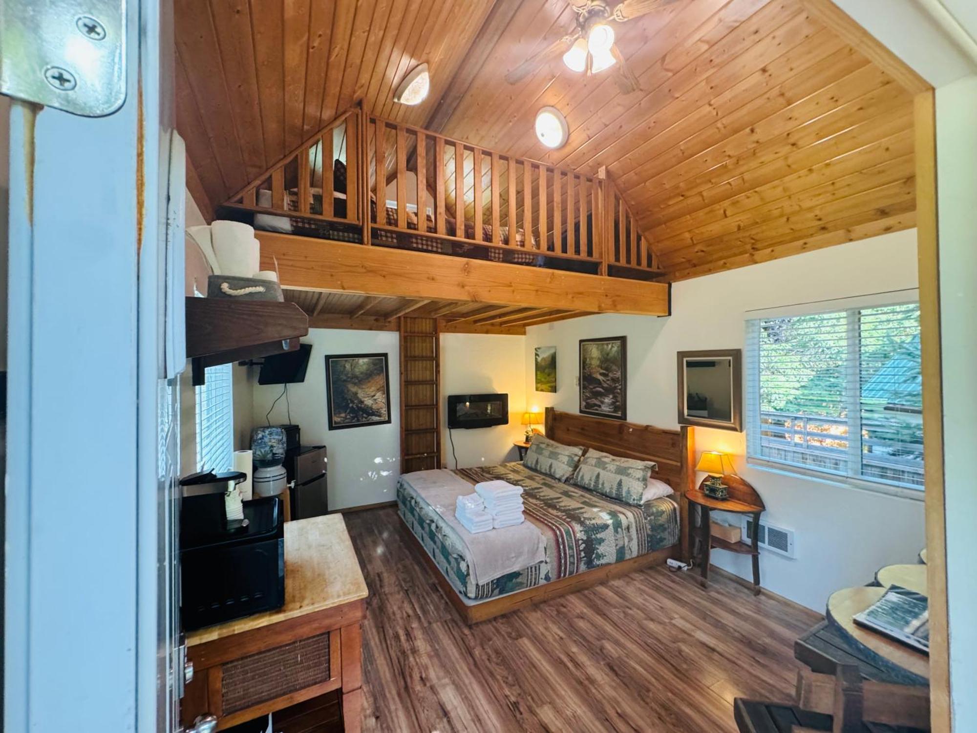 Umpqua'S Last Resort - Wilderness Cabins, Rv Park & Glamping Idleyld Park Экстерьер фото
