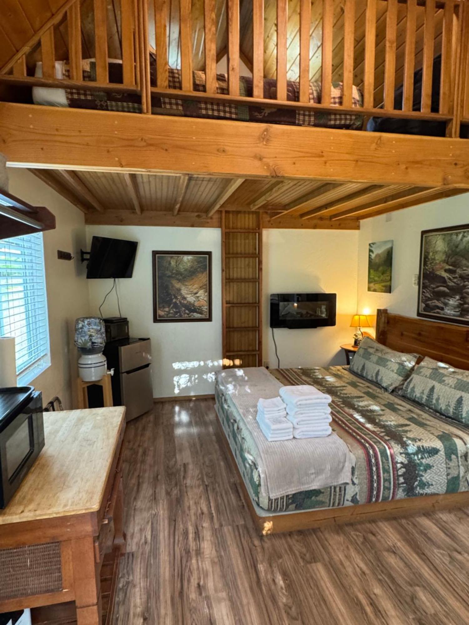 Umpqua'S Last Resort - Wilderness Cabins, Rv Park & Glamping Idleyld Park Экстерьер фото